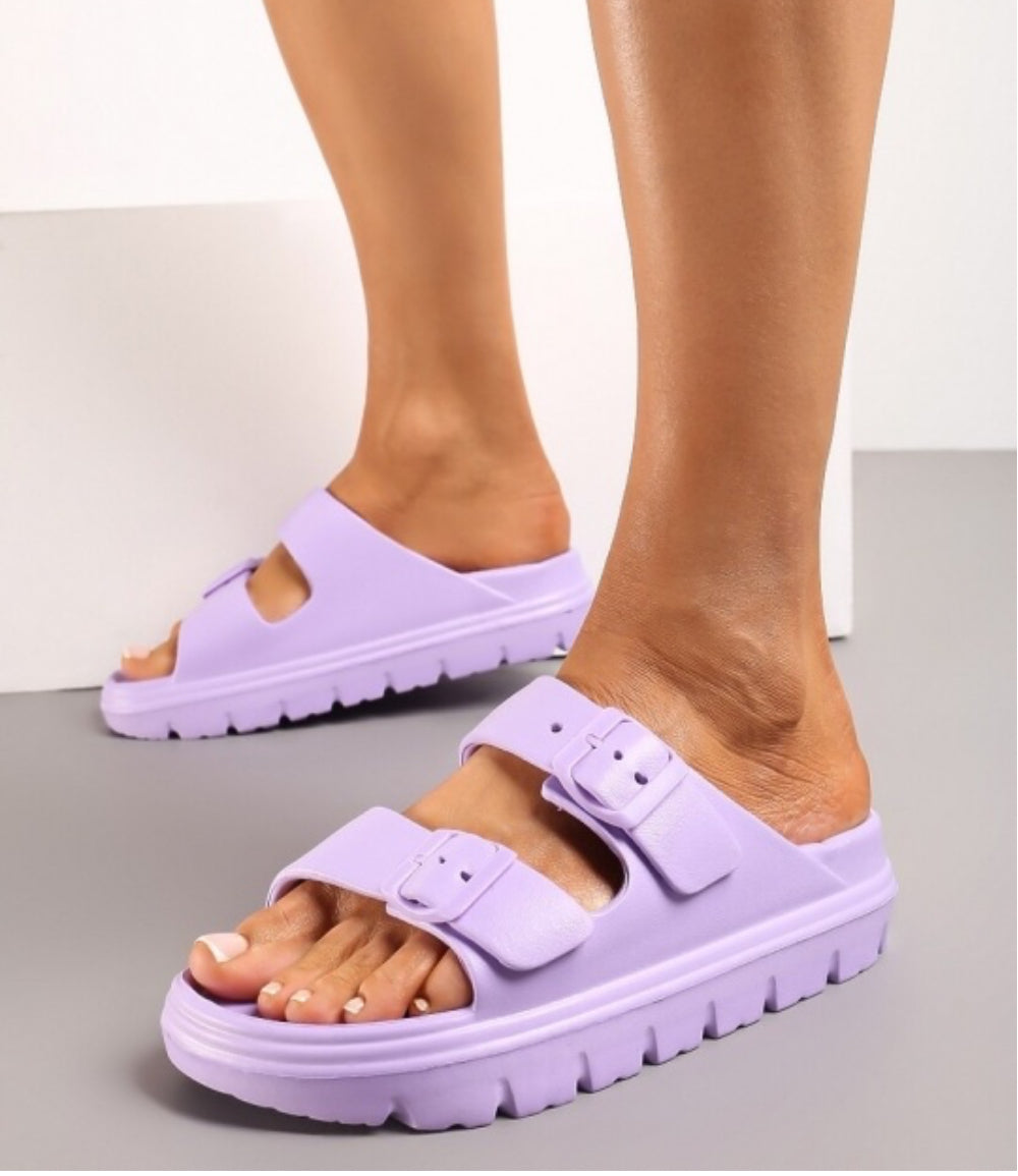 Chunky Buckle Slider in Lilac