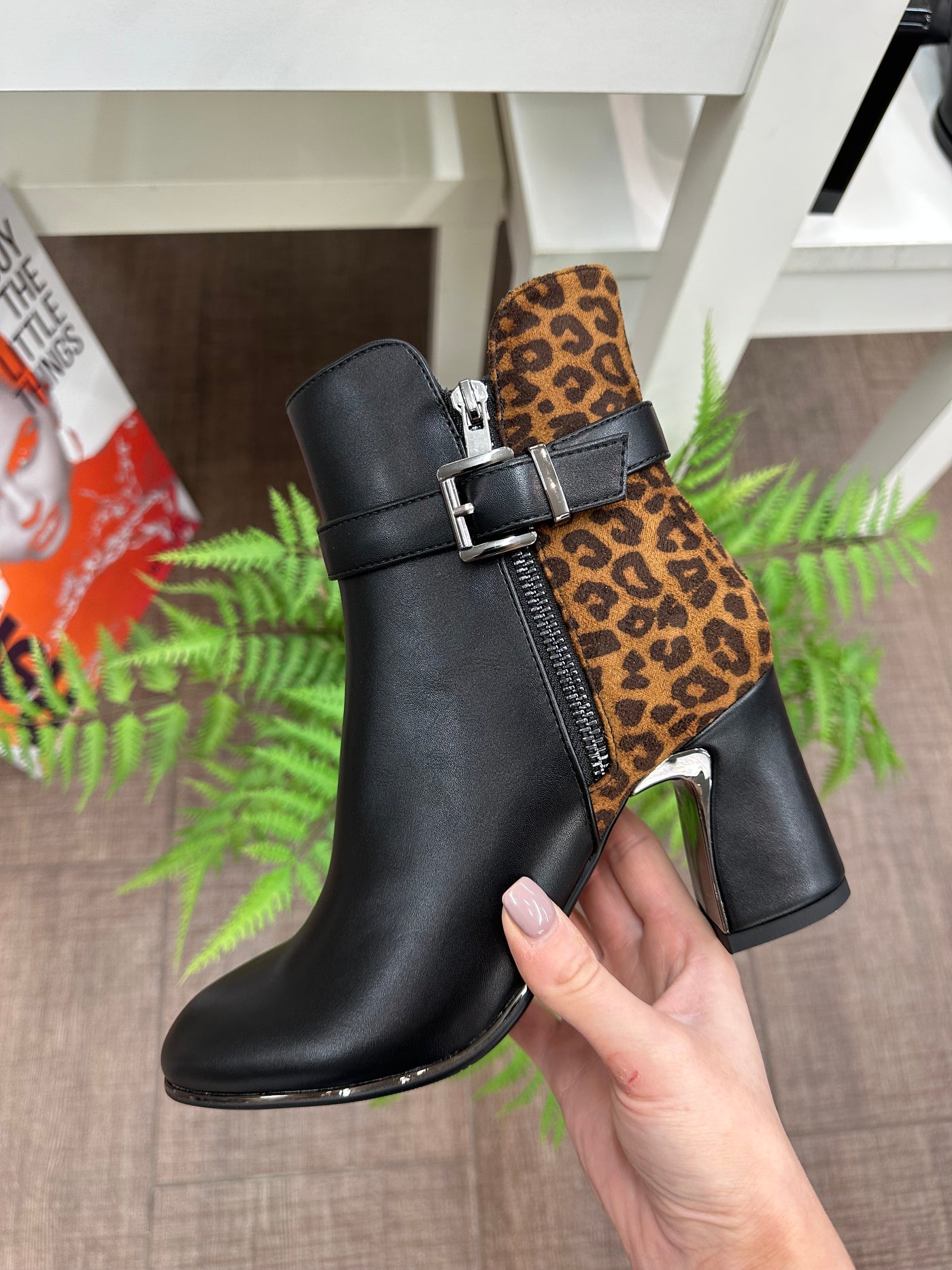 Lunar – Shaw Ankle Boot in Black/Leopard