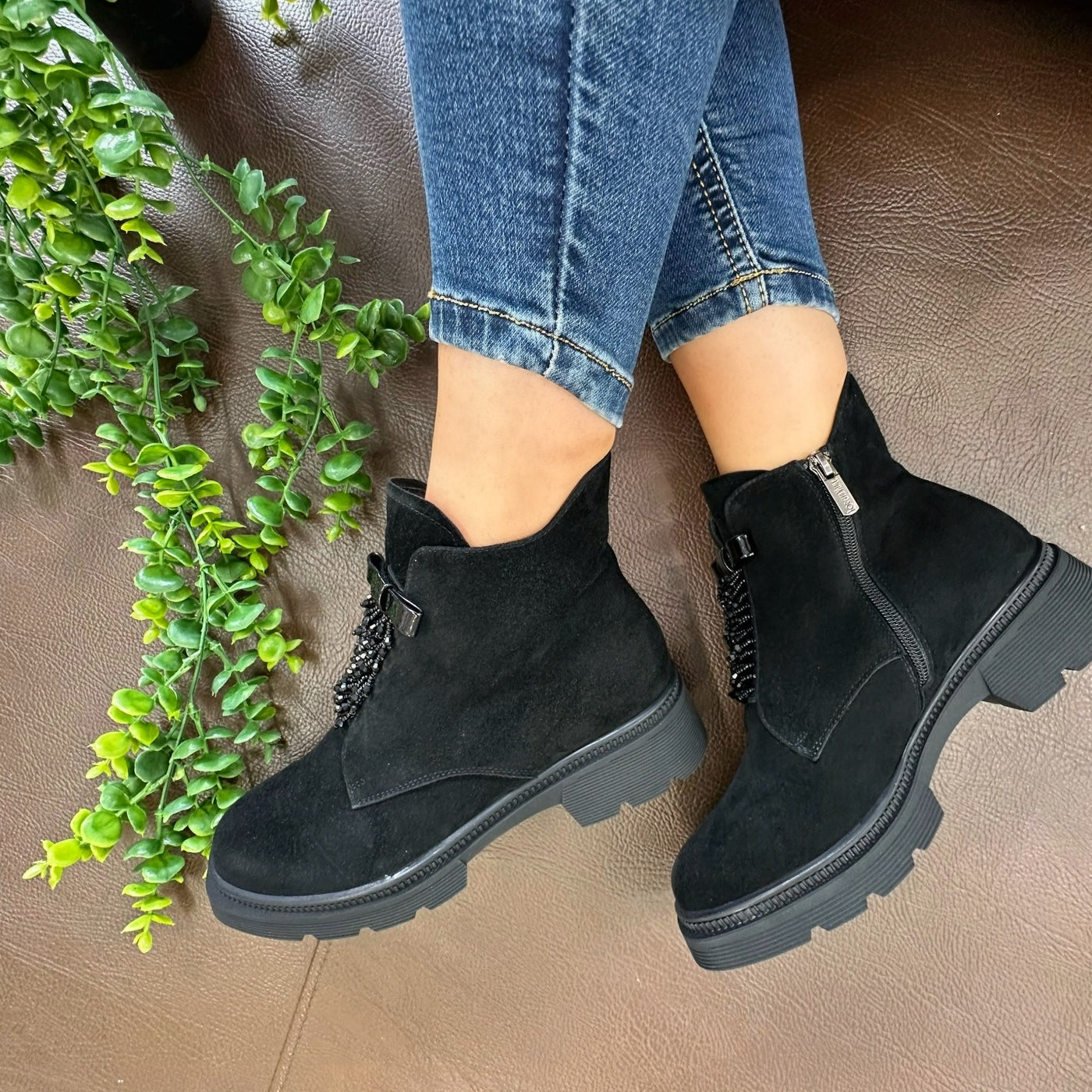 Loretta Vitale – Verona Suede Boot in Black