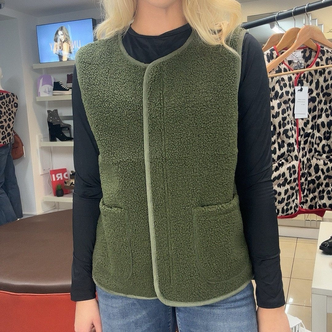 Nina Shearling Gilet in Khaki