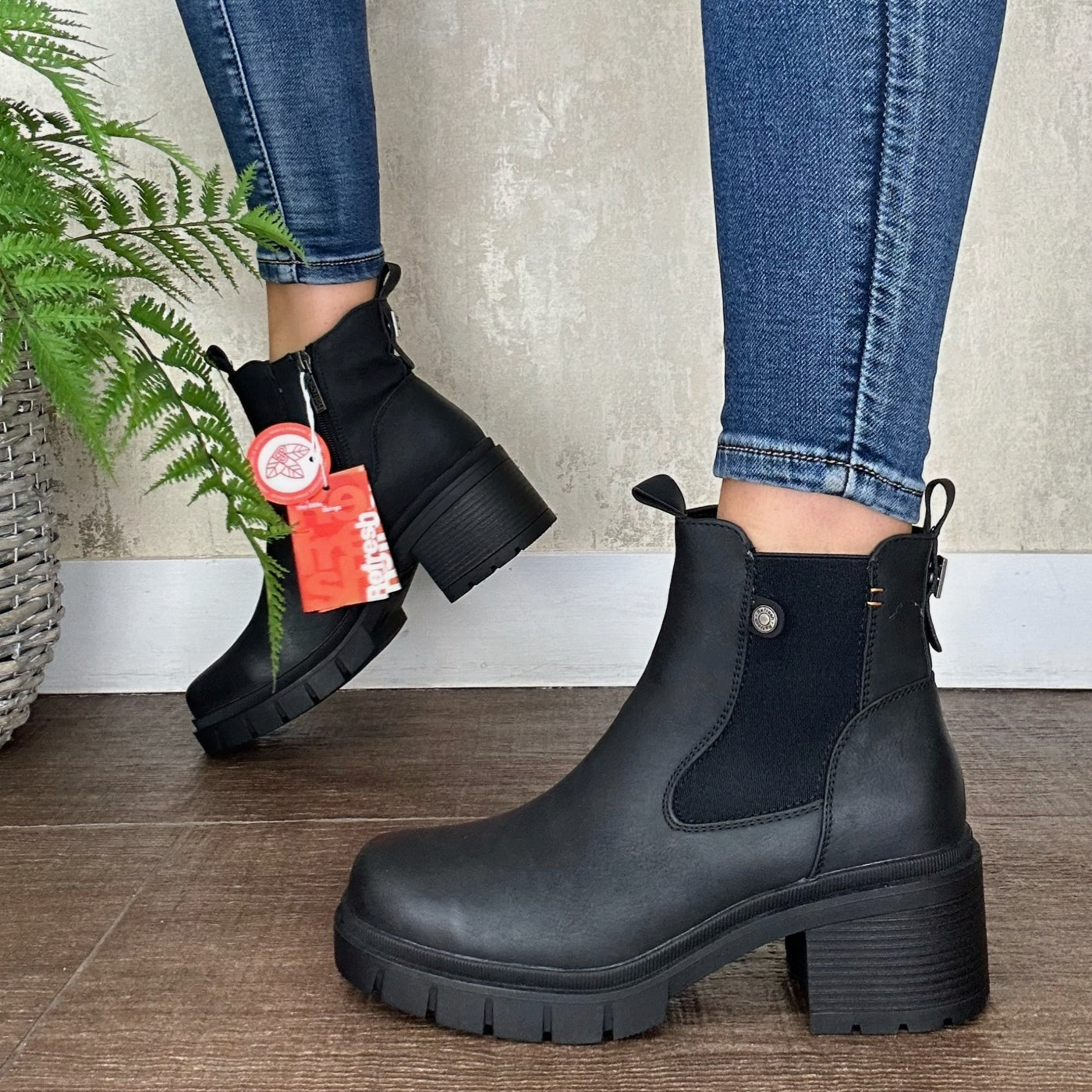 Refresh - Ankle Boot in Black 172267