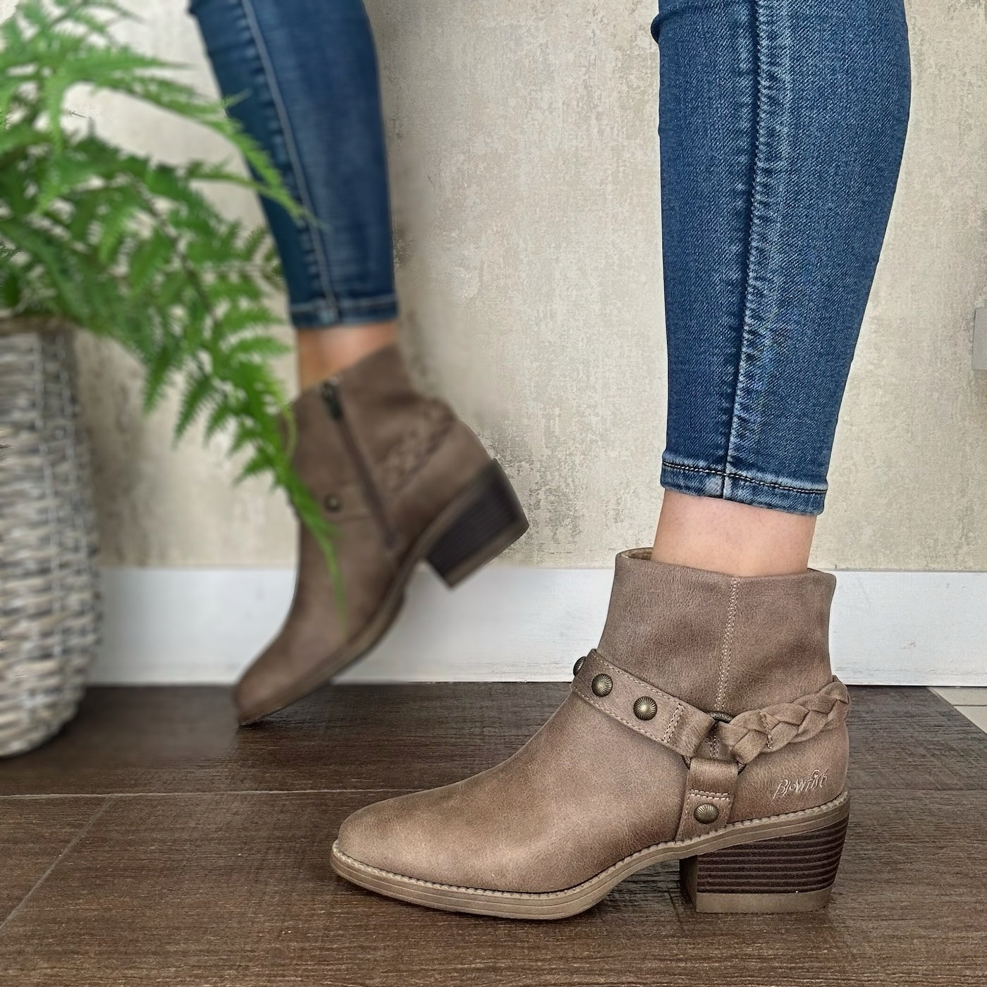 Blowfish RoadTrip Fabsuede boot in whiskey