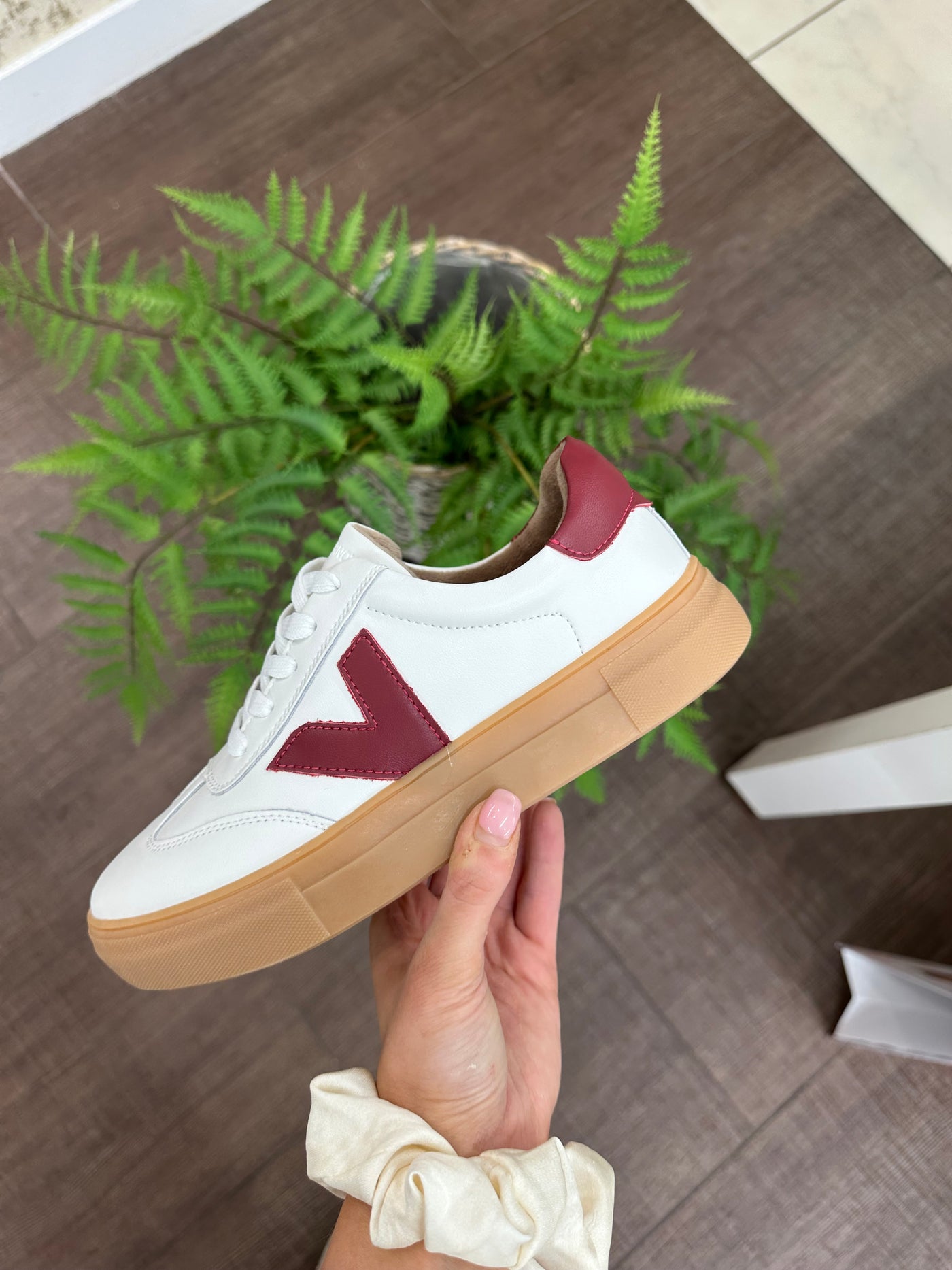 Drilleys – Ninety Trainer in Crystal Maroon