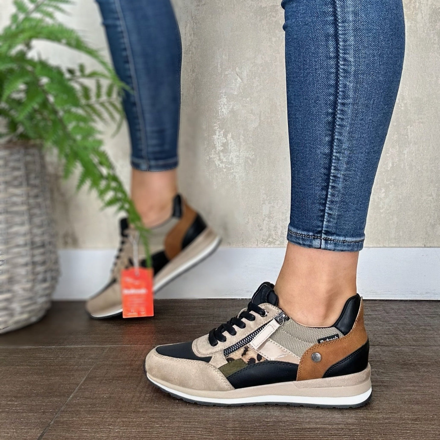 Refresh - Textile Trainer in Taupe 170159