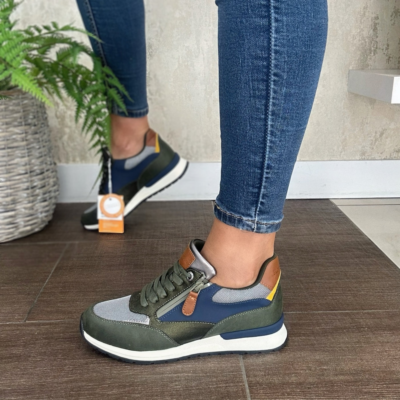 Refresh – Trainers in Khaki, Navy & Mustard Multi-Tone 172957