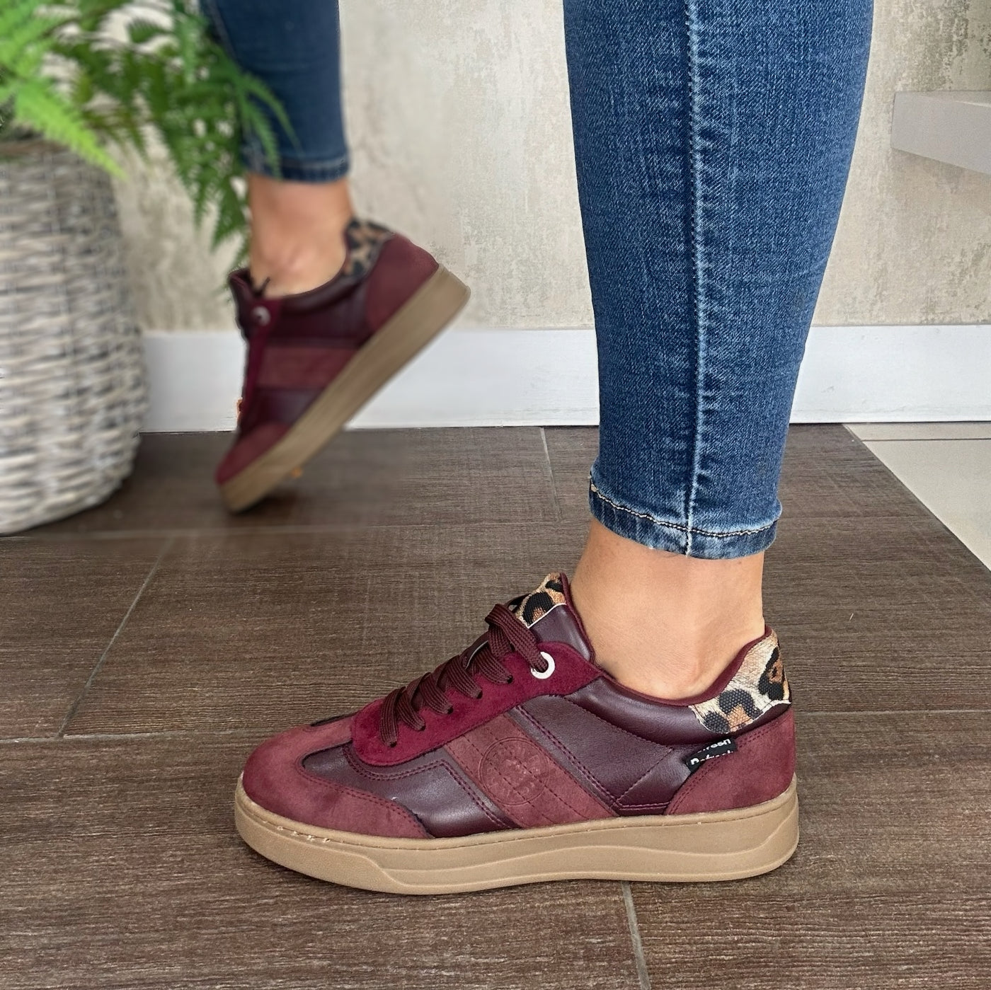 Refresh – Trainers in Burgundy with Leopard Detail 172954