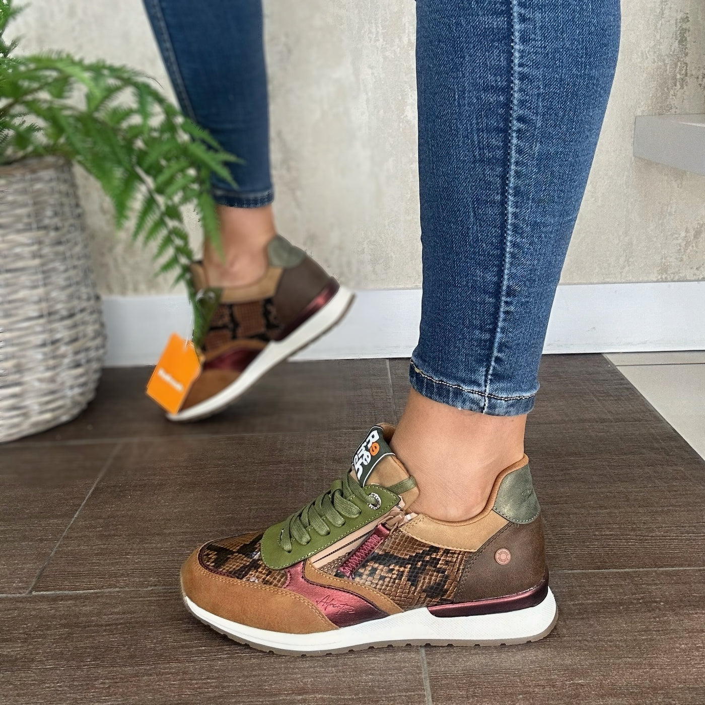 Refresh – Trainers in Brown, Khaki & Burgundy Snake Print 173177