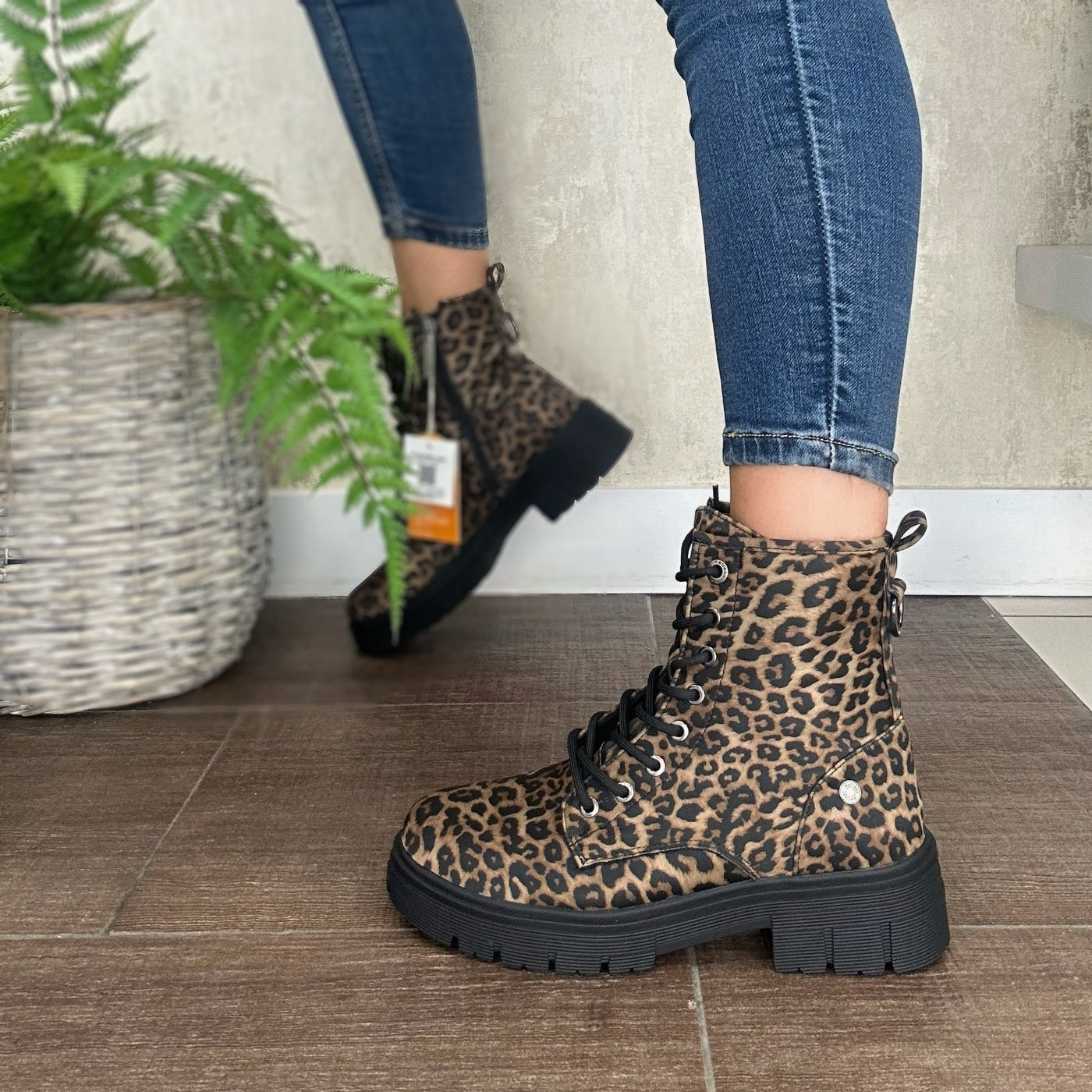Refresh – Leopard Print Chunky Lace-Up Boot 173166