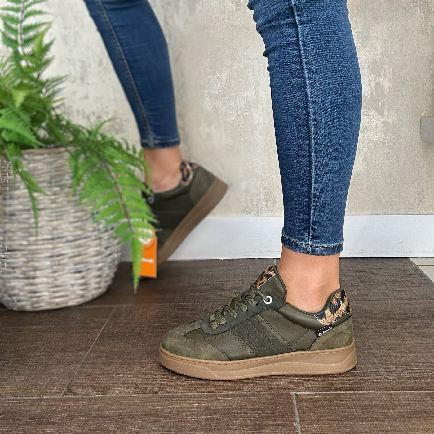 Refresh – Trainers in Khaki with Leopard Detail 172954