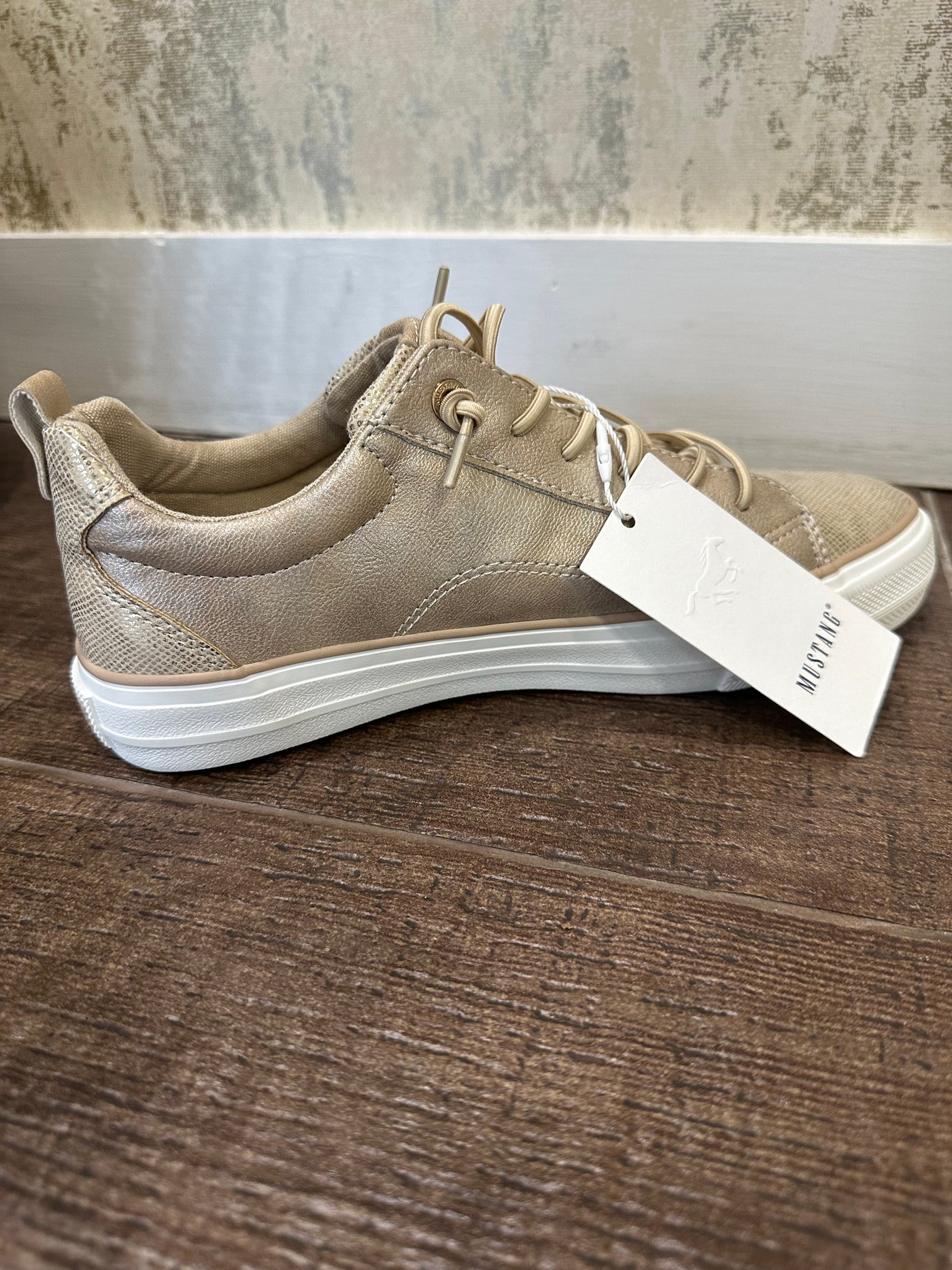 Mustang - Gold/Cream Lace Slip on Chunky Trainer