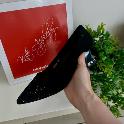Kate Appleby – “Moulton” Heel in Schwarz Shimmer