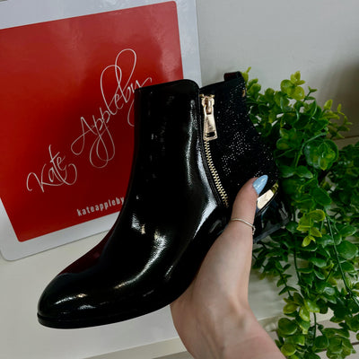 Kate Appleby – “Forfar” Ankle Boot in Schwarz