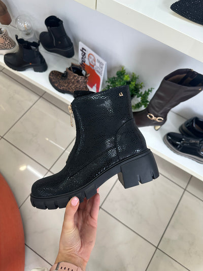 Una Healy – “Mercy Now” Viper Vinyl Ankle Boot in Black