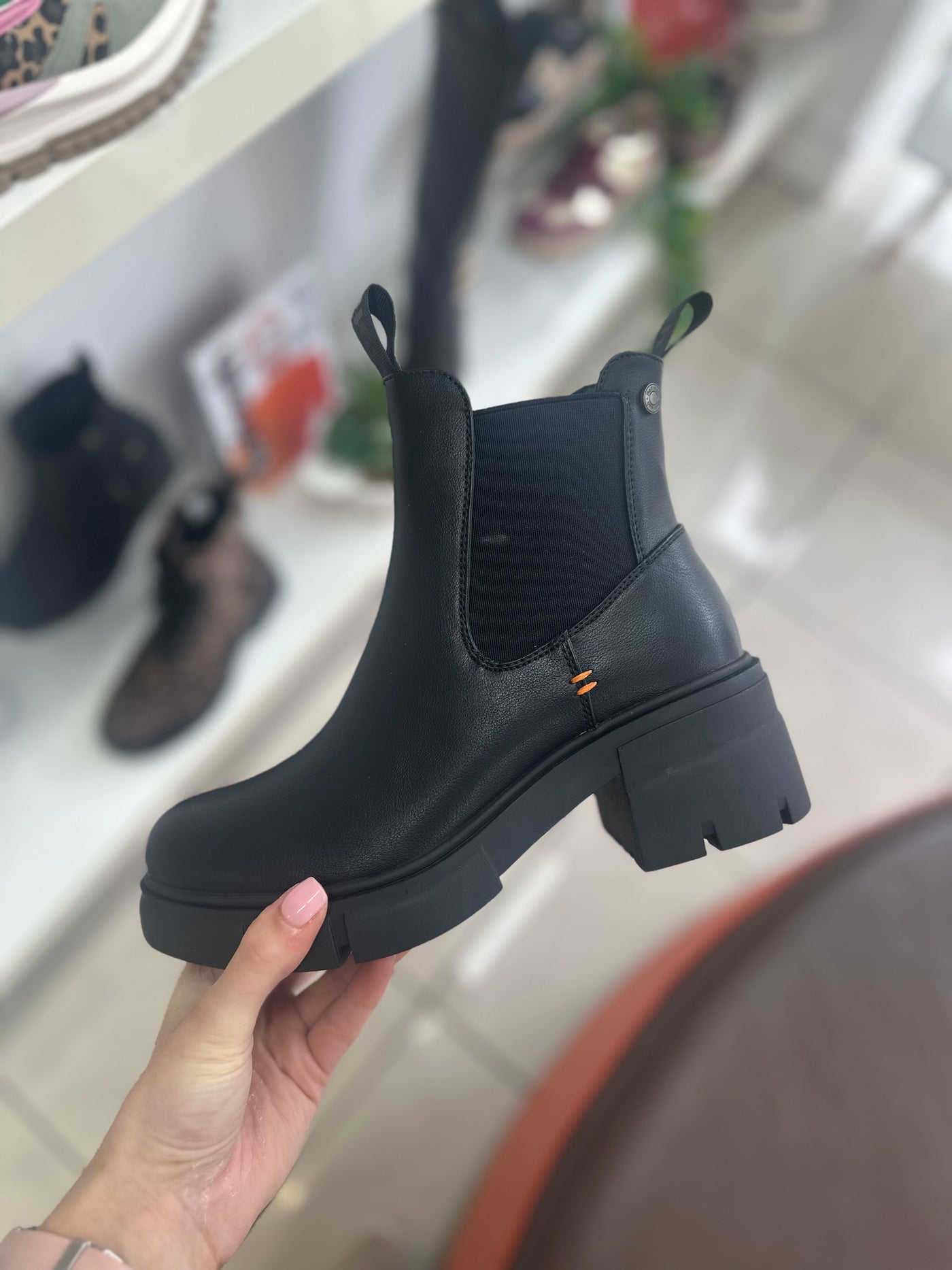 Refresh – Chunky Chelsea Boot in Black 172905