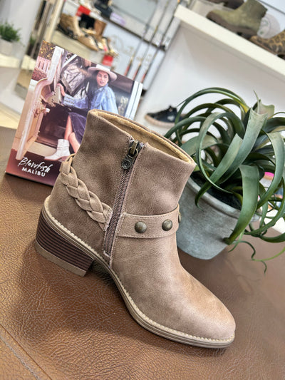 Blowfish RoadTrip Fabsuede boot in whiskey