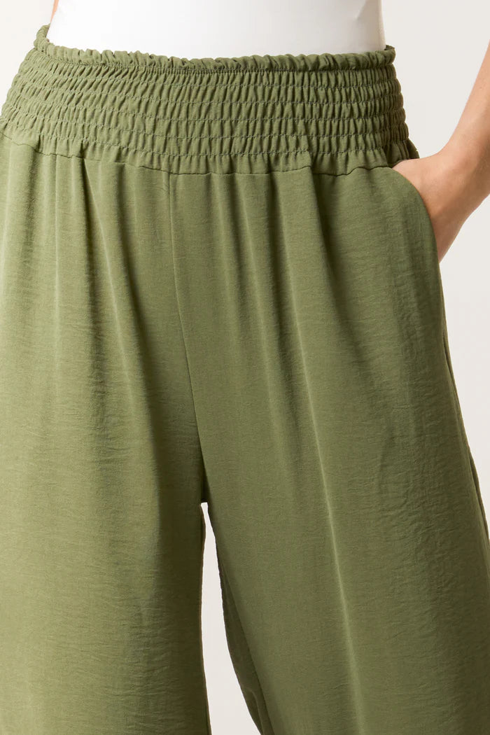 The Mila Elasticated Waist Pocket Wide Leg Trousers in Khaki