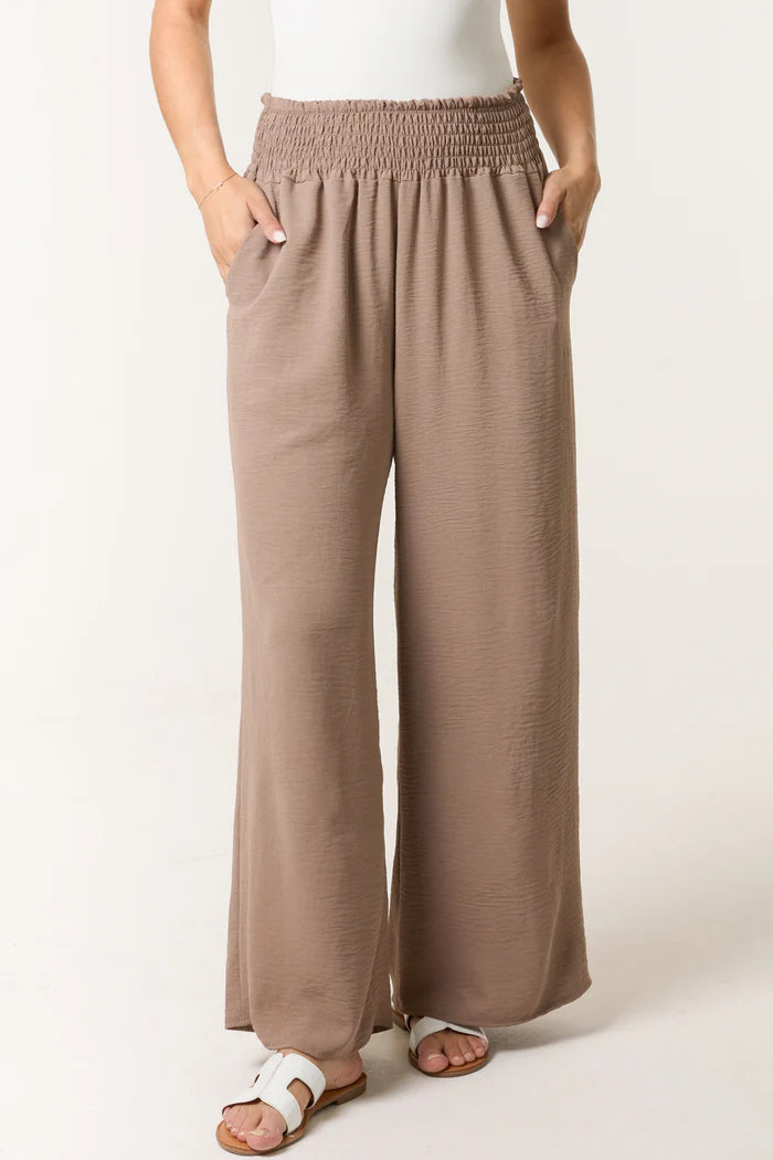 The Mila Elasticated Waist Pocket Wide Leg Trousers in Mocha